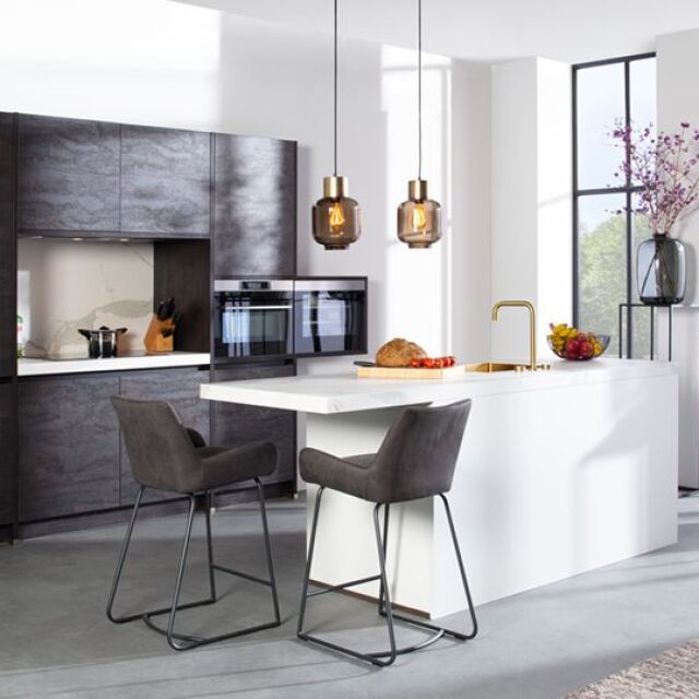 Interliving-3250-zwart-wit-parallelkeuken.jpg