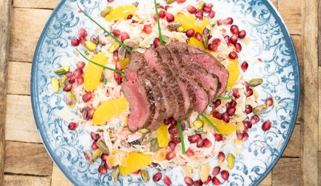 BIEFSTUK OP SPITSKOOLSALADE