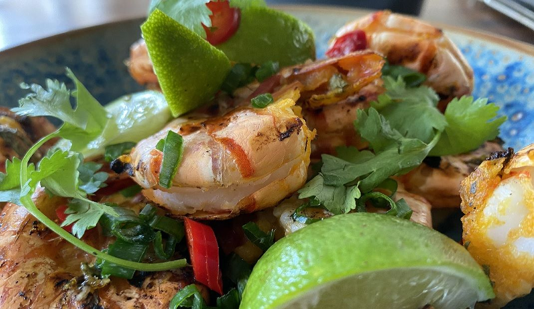 Gamba’s van de BBQ met perfecte garing van de combi stoomoven