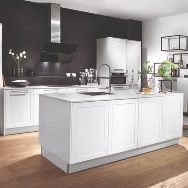 Huiscollectie-2144-wit-parallelkeuken-eilandkeuken.jpg